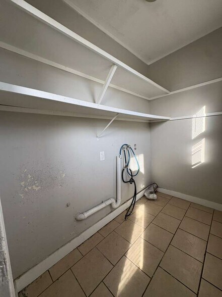 Building Photo - 153 Humphrey St