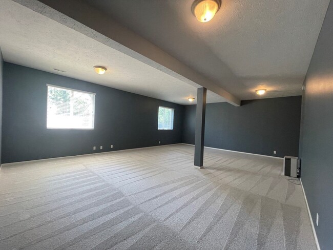 Building Photo - Home For Rent Papillion