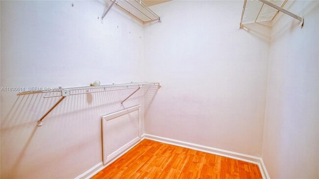 Building Photo - 11101 SW 15th Manor