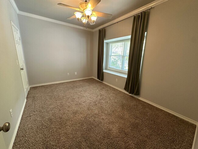 Building Photo - 3934 Hanover Pl