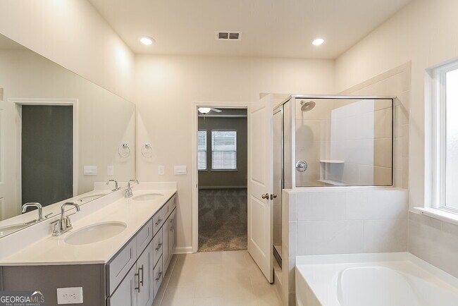 Building Photo - 5842 Un Grv Dr