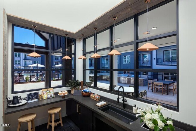 Building Photo - 821 Hanbury Wy