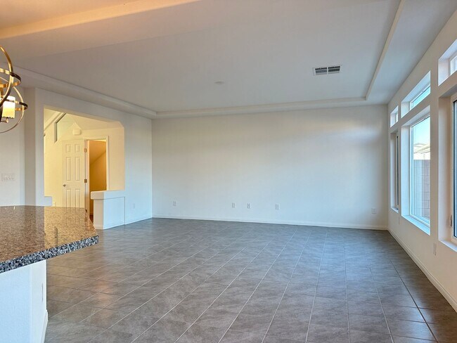 Building Photo - Robindale & Westwind