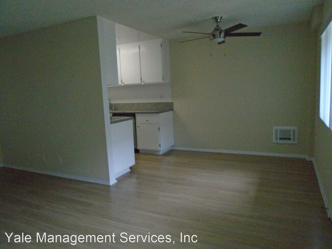 Building Photo - 18355 Collins St