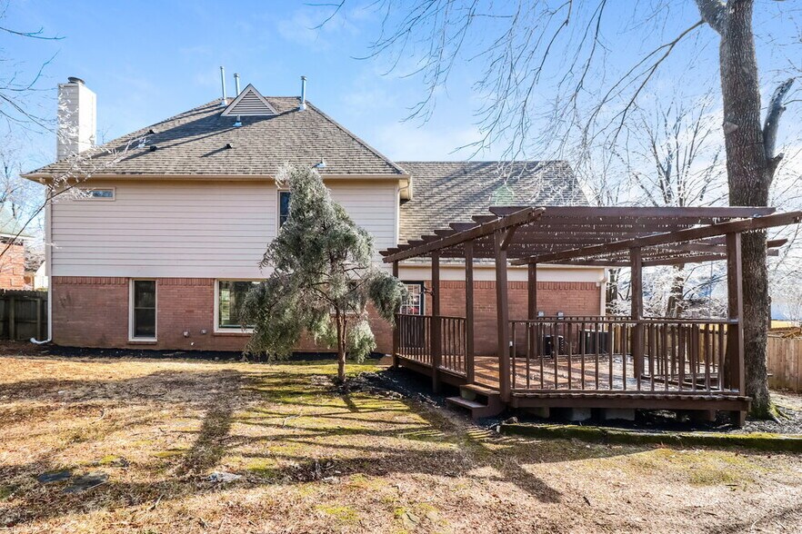 Building Photo - 2703 Twisted Oak Cove N