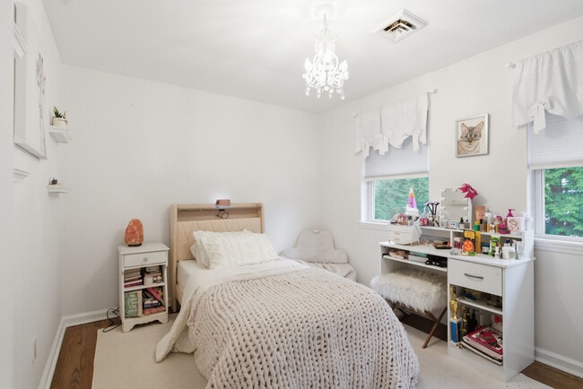 Building Photo - 382 Knapps Hwy