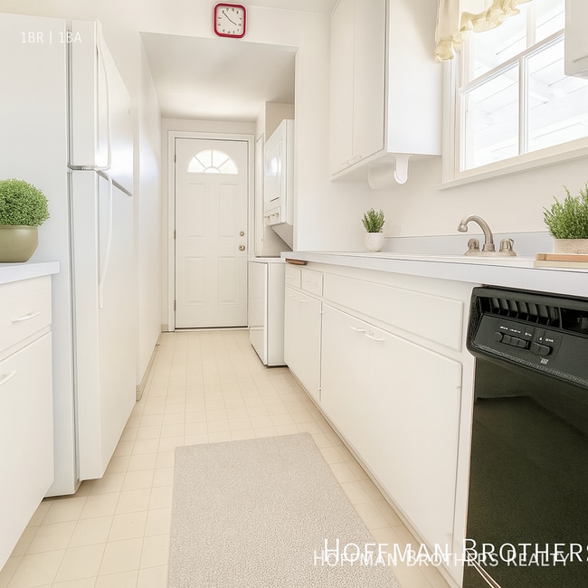 Primary Photo - 1538 Veteran Ave