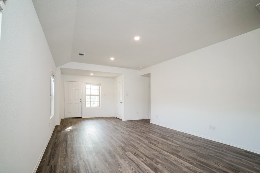 Building Photo - 1718 Campos Ct