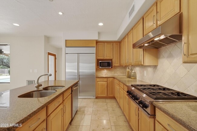 Building Photo - 8001 E Vista Bonita Dr