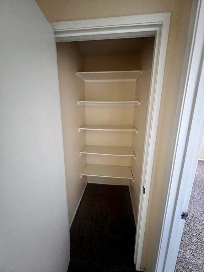 Building Photo - 2 Bedroom 1 Bath - Chocolate Drop Area