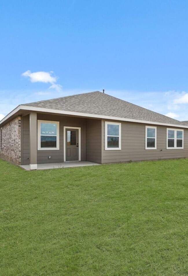 Building Photo - Newly constructed 3BR House beside Angel L...