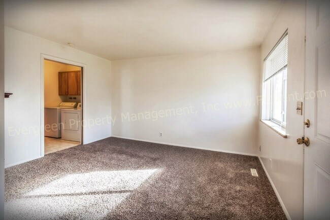 Building Photo - 309 N Shields St