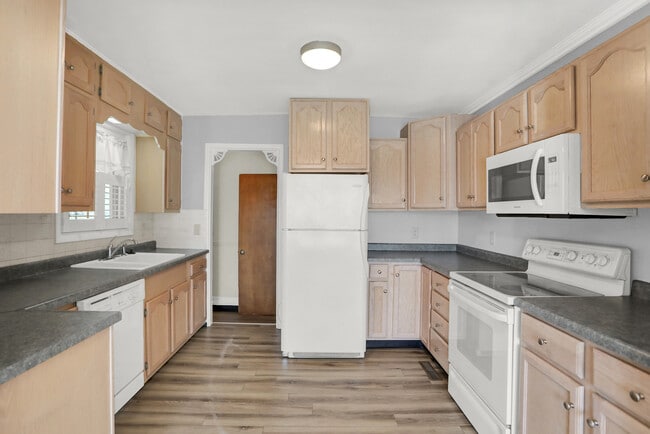 Building Photo - 1240 N Irvington Ave