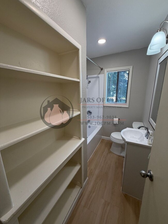 Building Photo - Single Level House- Ready to rent