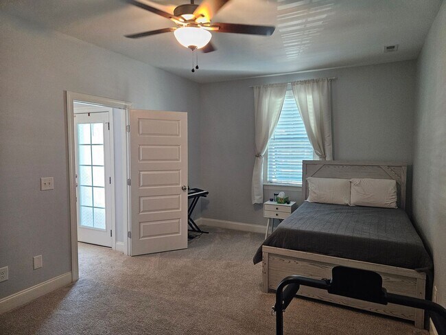 Building Photo - Gorgeous unfurnished 4 bedroom, 3.5 bath home with private pool - Wyndwater Community in Hampstead