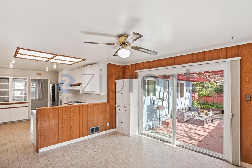 Building Photo - 1170 Glenview Dr