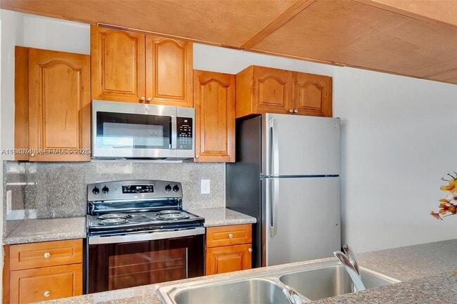 Building Photo - 8180 Geneva Ct