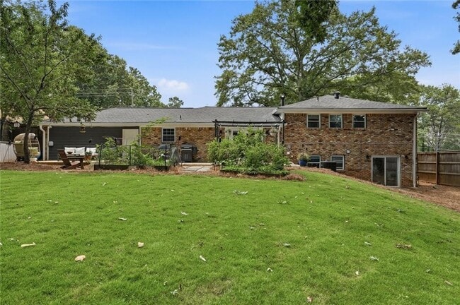 Building Photo - 1720 Mary Lou Ln SE