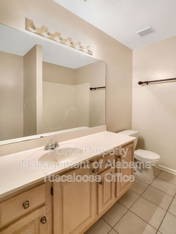 Building Photo - 1368 Southern Gardens Dr