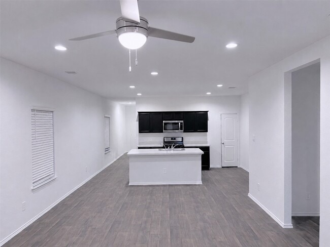 Building Photo - 14866 Cypress Holw Dr
