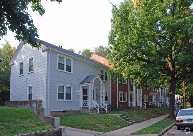 Building Photo - Plaza Town House