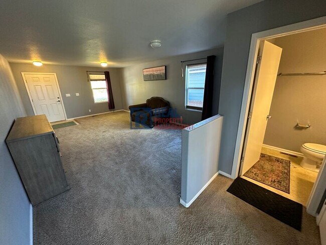 Building Photo - 5528 Lewiston Ct