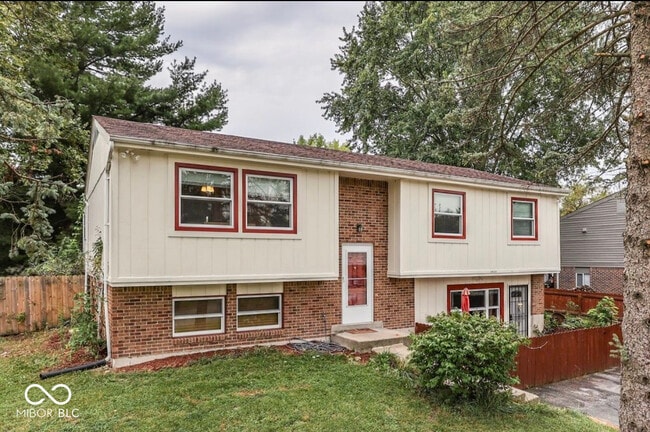 Building Photo - 3935 Mistletoe Dr