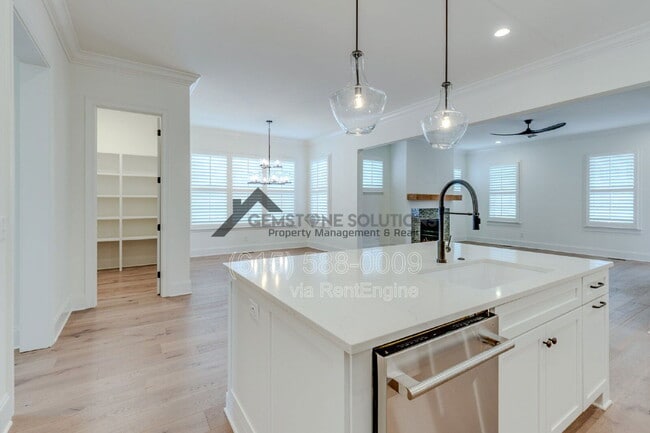 Building Photo - 1001 Championship Blvd