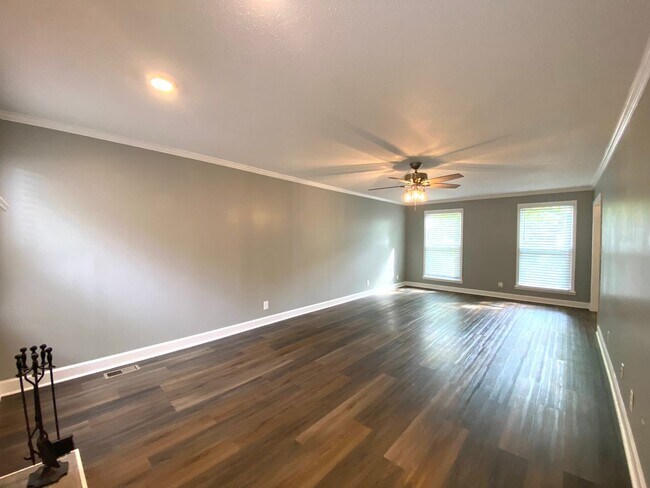 Building Photo - 1103 Rosebrook Dr