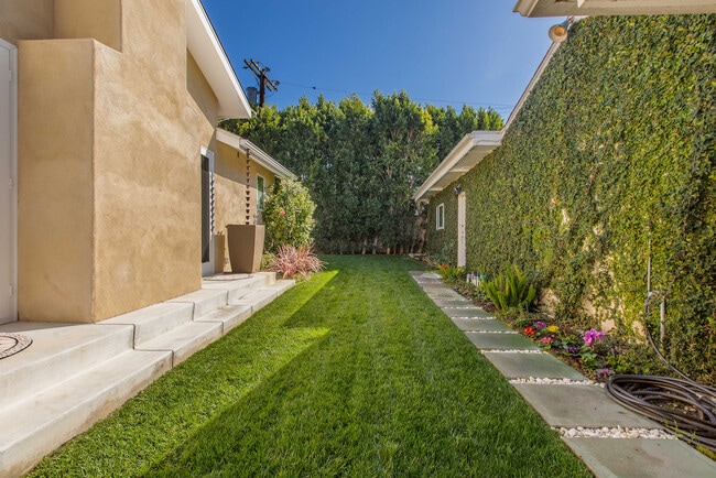 Back Yard - 5440 Ben Ave