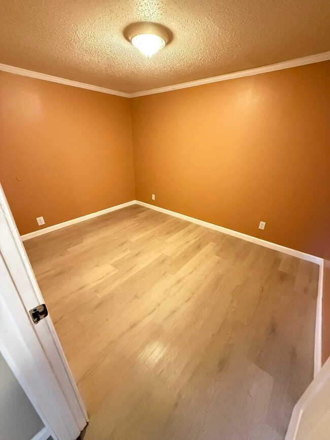 Building Photo - 4831 Saphire Ave