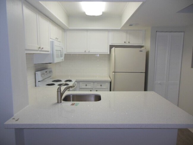 Building Photo - Move-In Ready Rental near Tanger Outlets!
