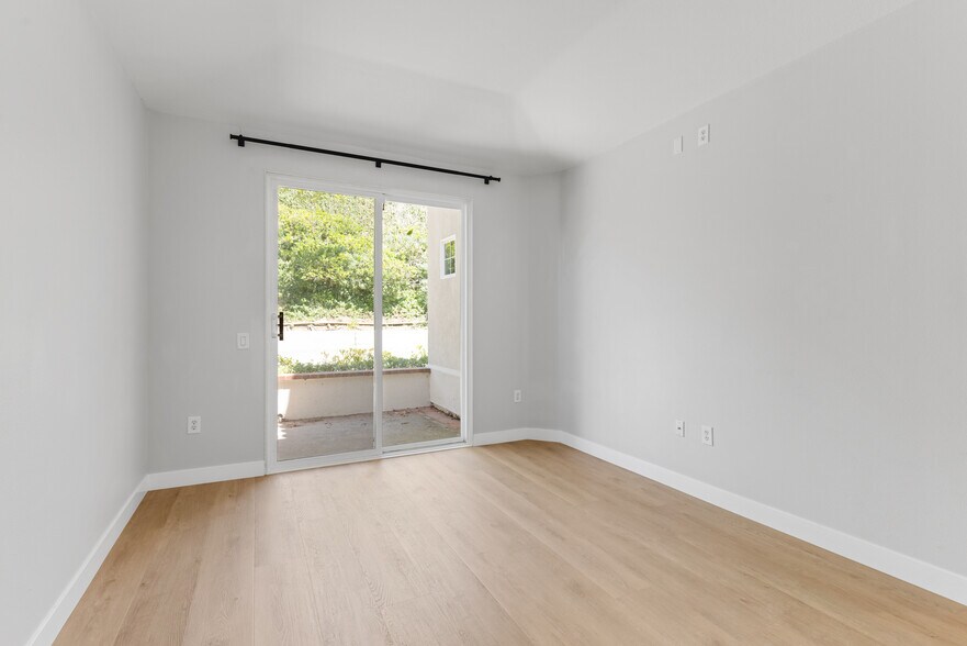Building Photo - 14 Celano Ct