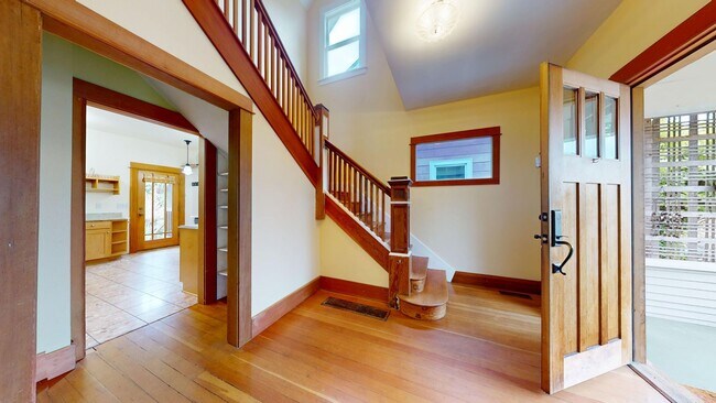 Building Photo - The Perfect Restored University Heights Home -available for rent now!