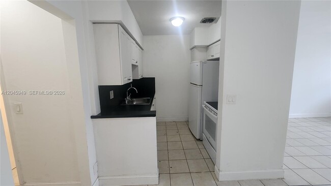 Building Photo - 280 SW 11th Ave