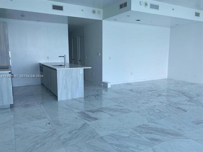 Building Photo - 480 NE 31st St