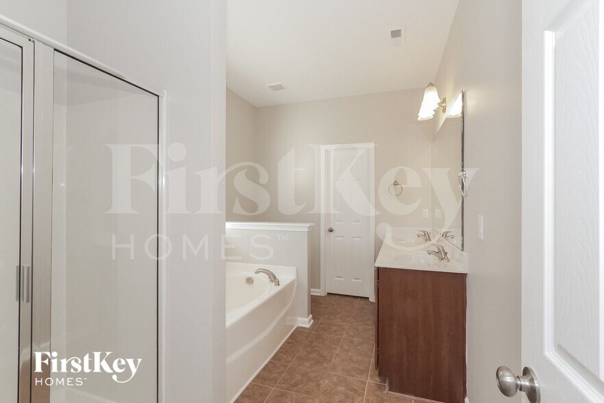 Building Photo - 2266 Isaac St