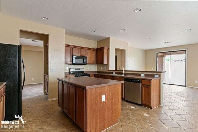 Building Photo - Beautiful 3Bdm 3Ba Home with Loft in Prime Surprise!