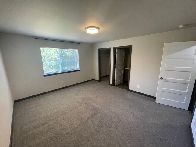 Building Photo - 2525 El Mar St