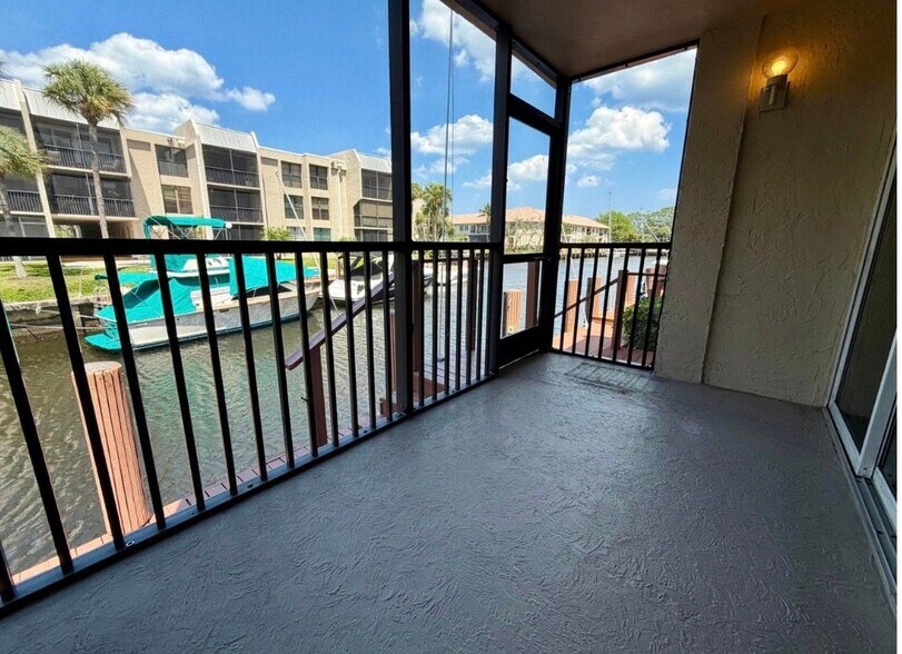 Building Photo - 6 Royal Palm Way