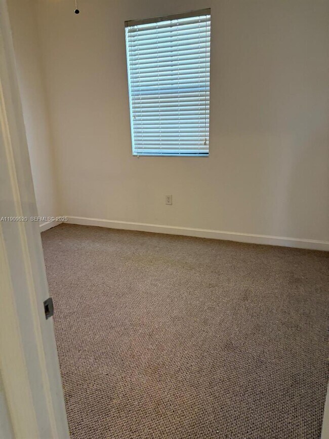 Building Photo - 4236 SW 164th Ct