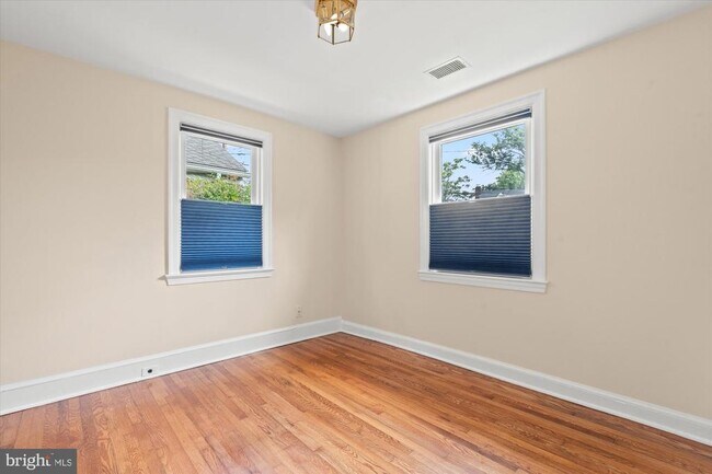 Building Photo - 16 E Braddock Rd