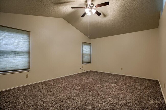 Building Photo - 12320 Thompkins Dr
