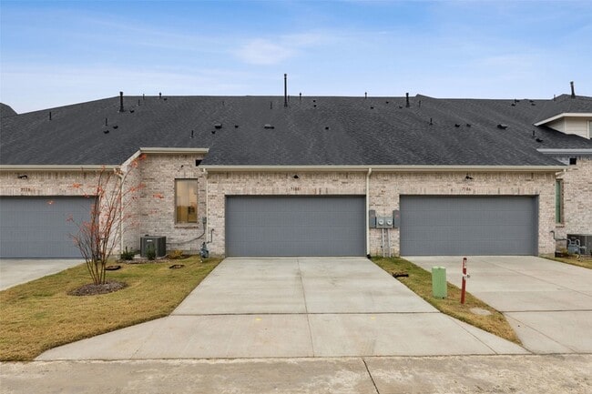Building Photo - 7043 Granbury Ln