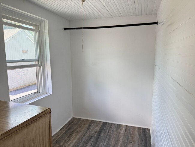 Building Photo - Modern 2 bedroom End-of-Row Townhome in Rothsville - w/ Garage & In Unit Laundry!