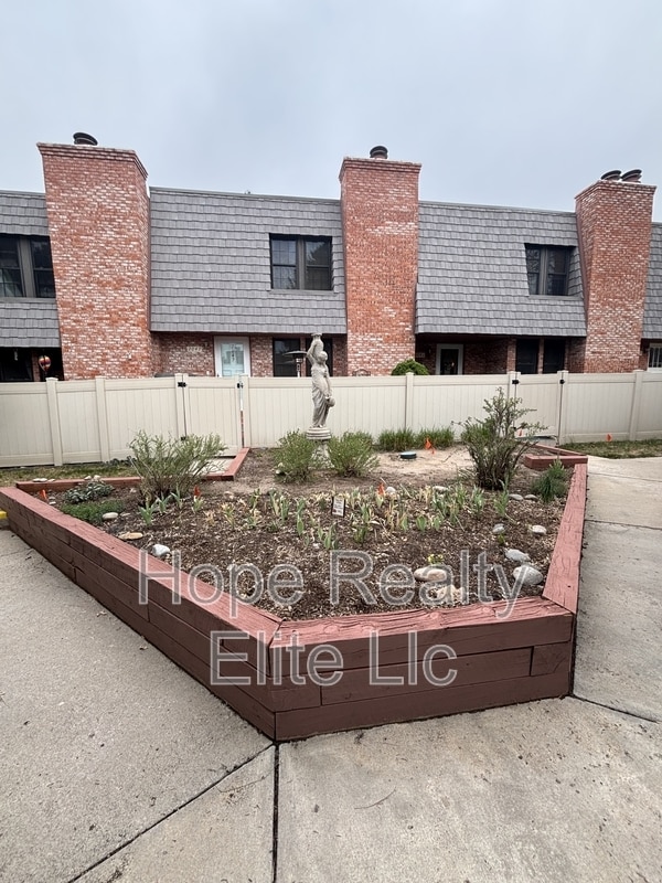 Building Photo - 2079 Sussex Ln