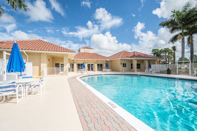 Building Photo - 562 SW New Castle Cove