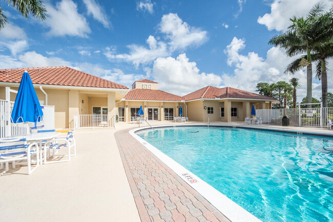 Building Photo - 562 SW New Castle Cove