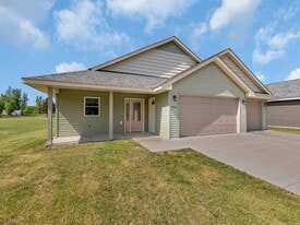 Building Photo - 980 Acacia Dr S