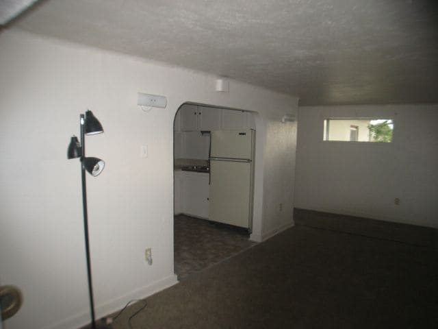 Building Photo - SINGLE-LEVEL 2 BEDROOM, 1 BATHROOM, SINGLE...